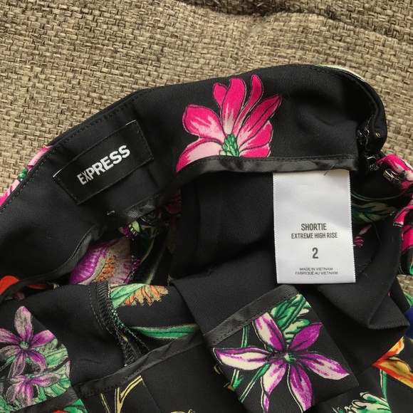 Express Shortie Extreme High Rise Black Floral Shorts NWT - Picture 4 of 7